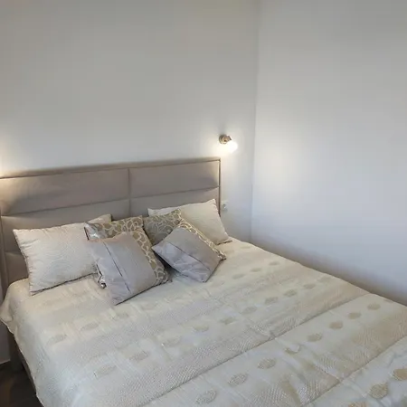 With Parking Space - 22157 Appartamento Rogoznica (Sibenik-Knin)